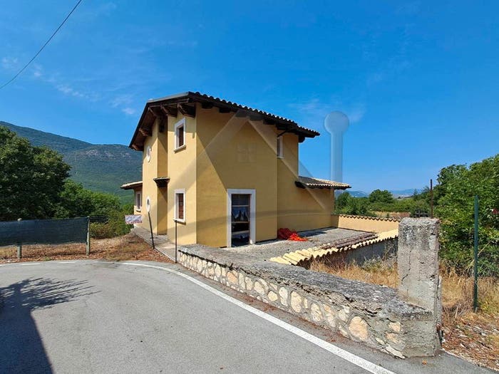 Casa con 5 locali in vendita in Via del Convento, Fagnano Alto