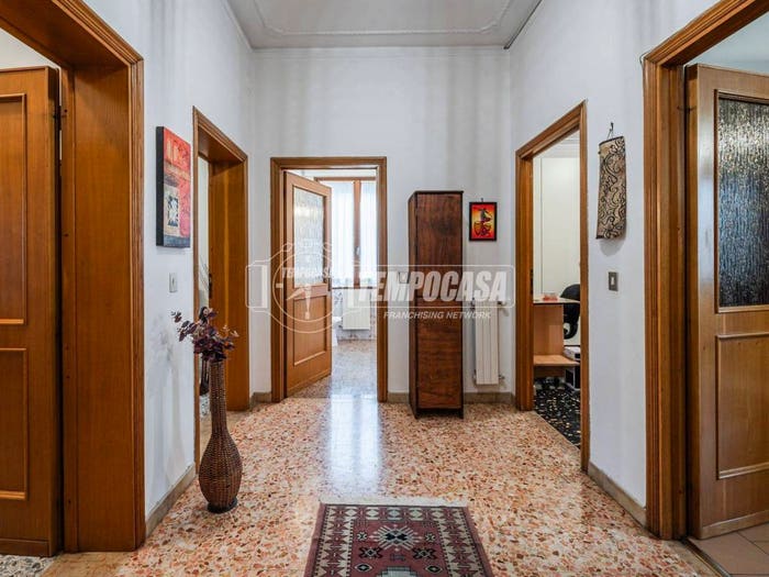 Appartamento trilocale in vendita in Via San Martino, Centro, Correggio