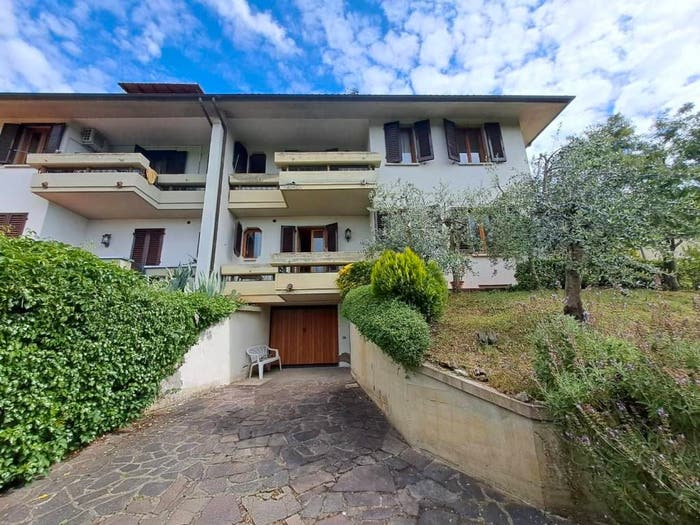 Casa con 6 locali in vendita in Viale Guglielmo Marconi, Centro, Poggibonsi