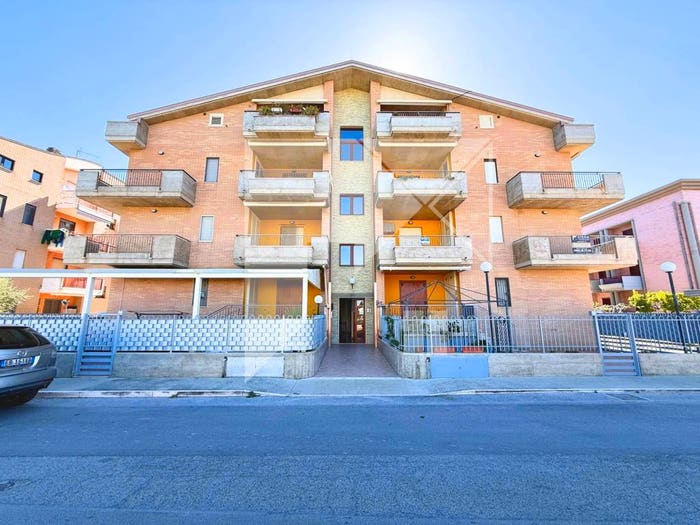 Appartamento trilocale in vendita in Via Don Luigi Sturzo, Lido Campomarino, Campomarino