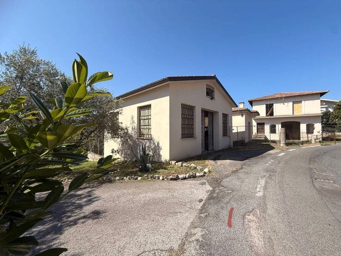 Appartamento con 6 locali in vendita in Via Ferruti, Montopoli di Sabina