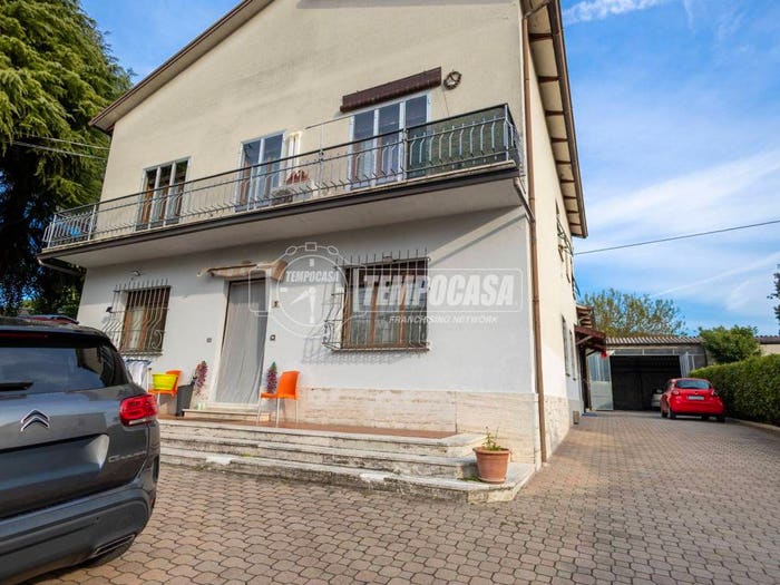 Appartamento con 6 locali in vendita in Centro, Montecchio Emilia