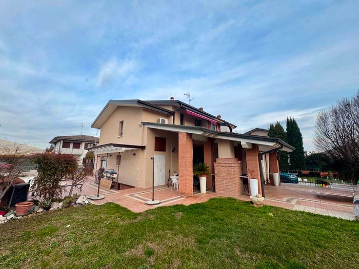 Casa con 6 locali in vendita in Via Fra' Giacomo Bulgaro, Corticelle Pieve, Dello