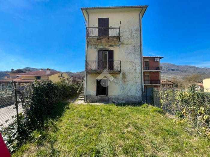 Appartamento trilocale in vendita in Via subalcense, Centro, Agosta