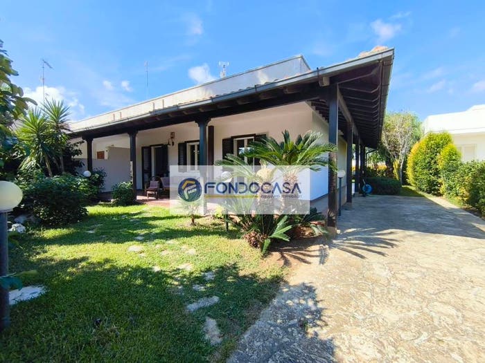 Casa con 5 locali in vendita in via Petrarca, Torre Dell'orso, Melendugno
