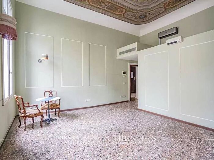 Appartamento con 6 locali in vendita in Santi Apostoli San Canciano, Venezia