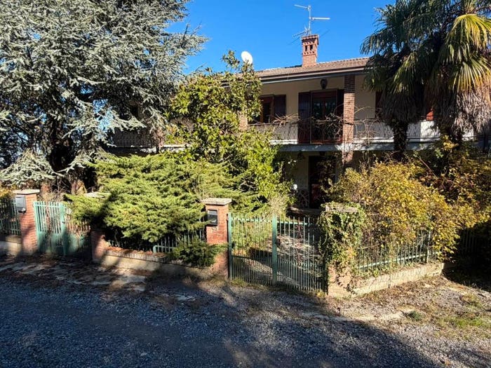 Casa con 6 locali in vendita in Località Risoli, Gropparello