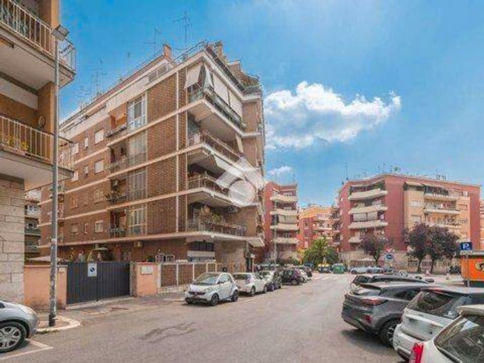 Appartamento quadrilocale in vendita in Via Mario Savini, Piazzale degli Eroi, Roma