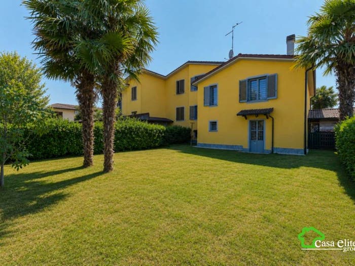 Casa quadrilocale in vendita in Via Giancarlo Puecher, Centro, Caselle Lurani