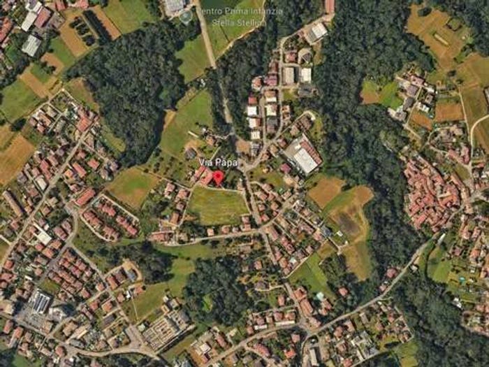 Appartamento con 6 locali in vendita in Via Papa SNC, Caronno Varesino