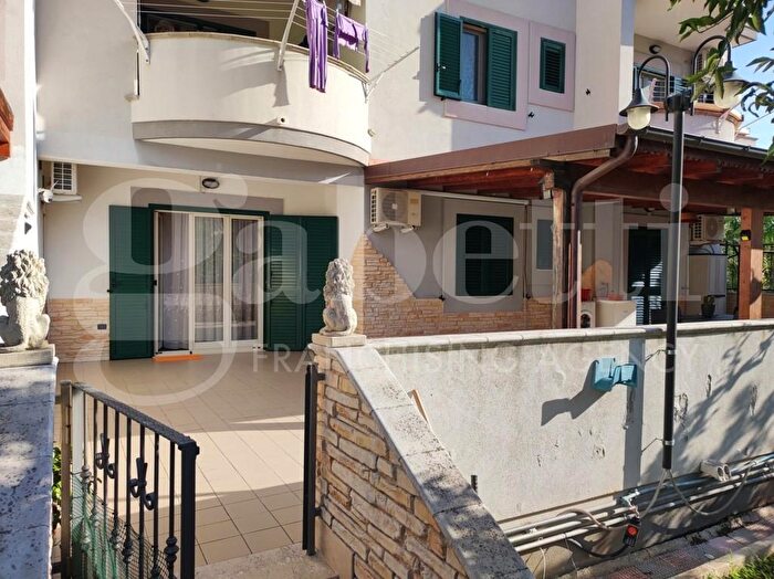 Appartamento quadrilocale in vendita in Via San Nicola di Myra, Vieste
