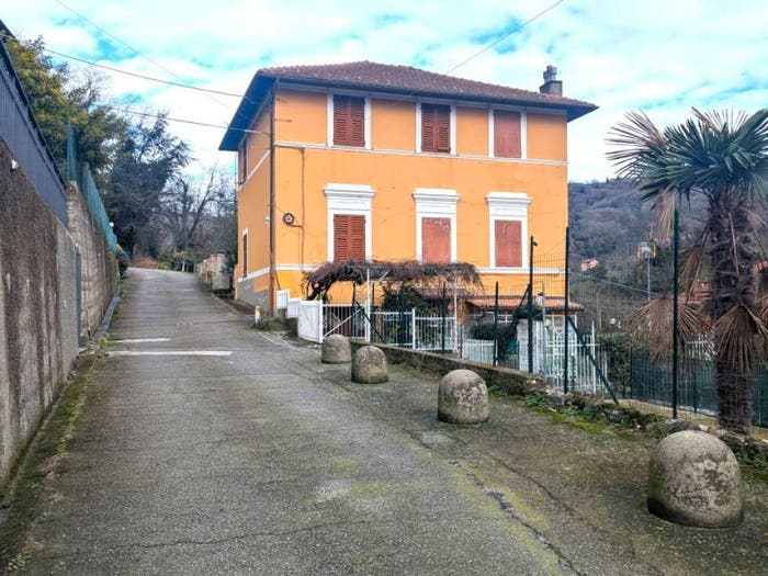 Appartamento trilocale in vendita in Via Natale Gallino, Pontedecimo, Genova
