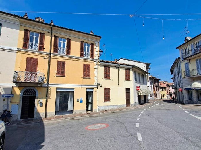 Casa trilocale in vendita in Piazza Martiri della Libertà, Centro, Casteggio