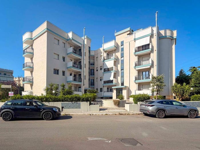 Appartamento trilocale in vendita in Viale Giuseppe Verdi, Putignano