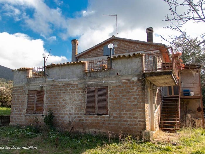 Casa con 6 locali in vendita in Località Le Case, Guardea