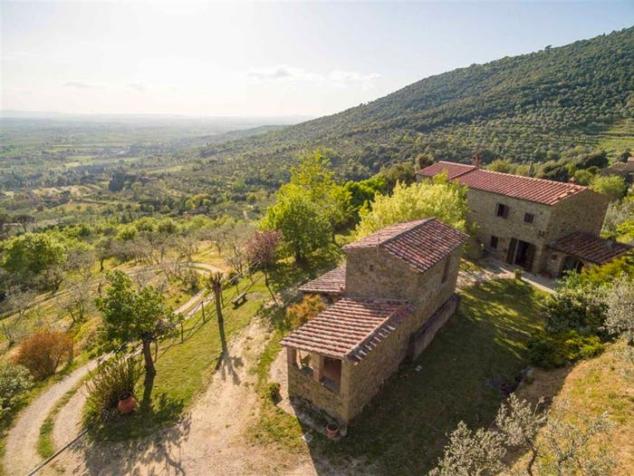 Casa con 6 locali in vendita in Cortona