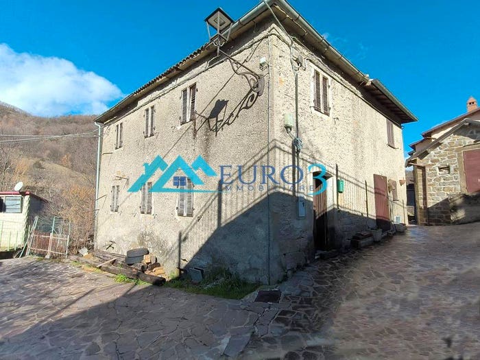 Casa quadrilocale in vendita in Migliarelli, Montegallo