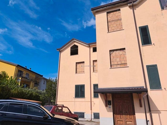 Appartamento con 6 locali in vendita in Viale Magna Grecia, Chiaromonte