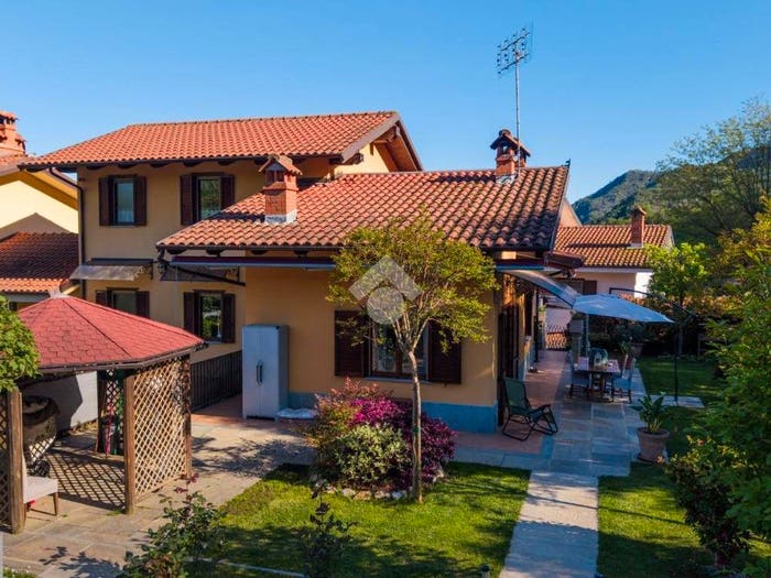 Casa con 6 locali in vendita in Via Caporgno, Envie