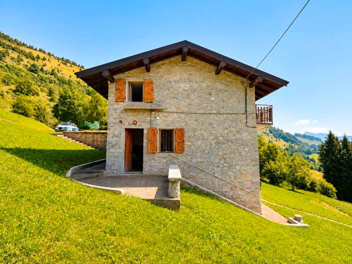 Casa con 6 locali in vendita in Località Basello, Gorno