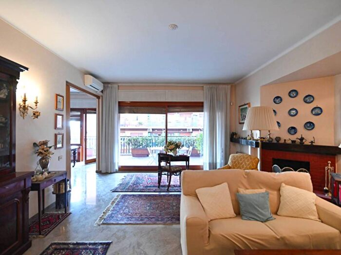 Appartamento con 6 locali in vendita in Via Alfredo Fusco, Balduina, Roma