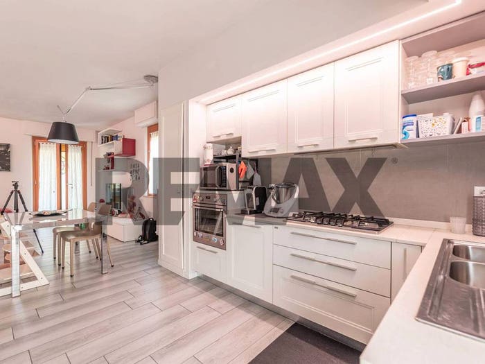 Appartamento con 6 locali in vendita in Via Dante Alighieri, Macineborgo Loreto, Castelplanio