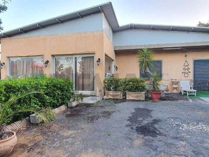 Casa con 6 locali in vendita in VIA FISICARA, Centro, Caltagirone