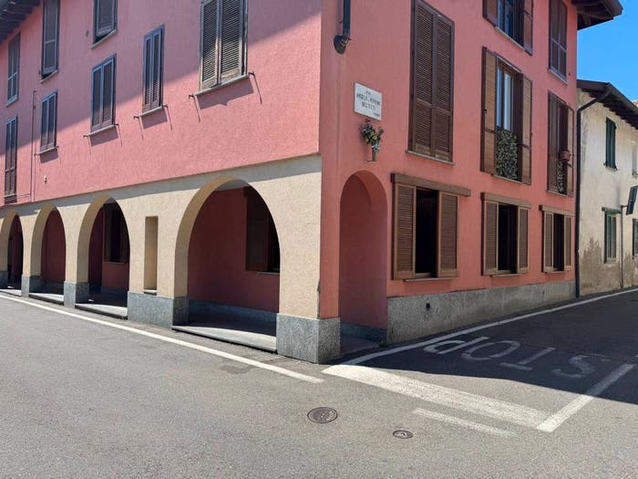 Appartamento trilocale in vendita in Via Novembre, Lonate Ceppino