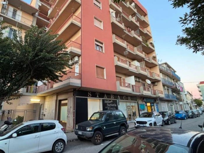Appartamento trilocale in vendita in Via Genova, Catanzaro Lido, Catanzaro