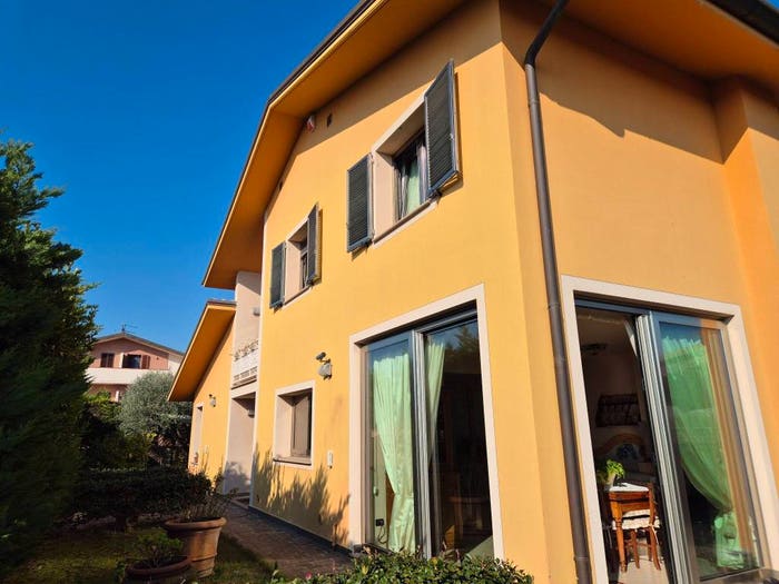 Casa con 6 locali in vendita in Calcinaia