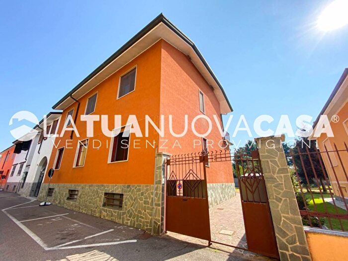 Appartamento quadrilocale in vendita in Via Certosa, Centro, Arluno