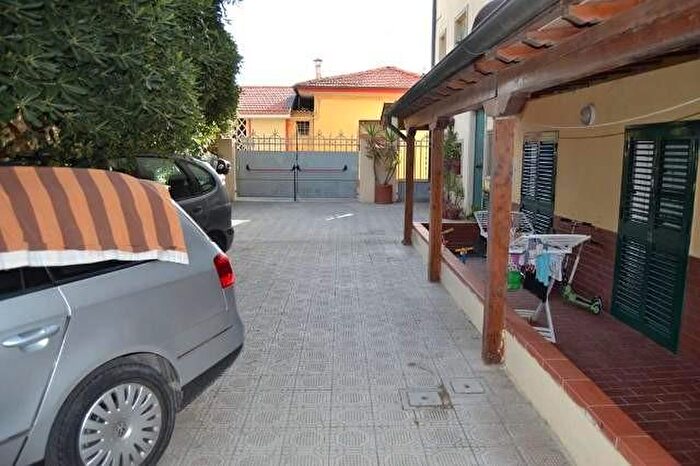 Appartamento con 5 locali in vendita in Viareggio
