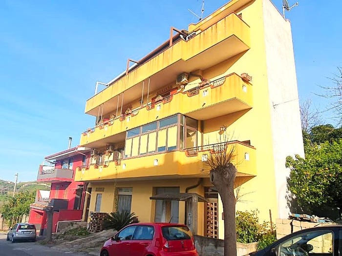 Appartamento quadrilocale in vendita in Via Signorello, Gualtieri Sicaminò