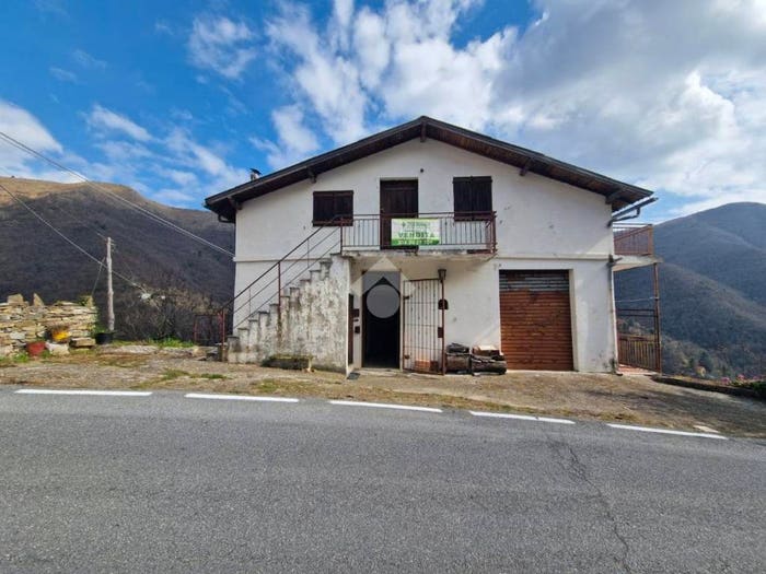 Casa con 6 locali in vendita in Via San Carlo, Montalto Carpasio