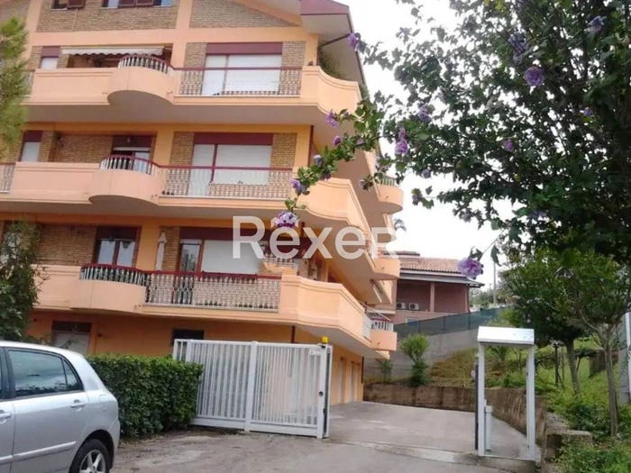 Casa trilocale in vendita in Via I Maggio, Centro, Loreto Aprutino