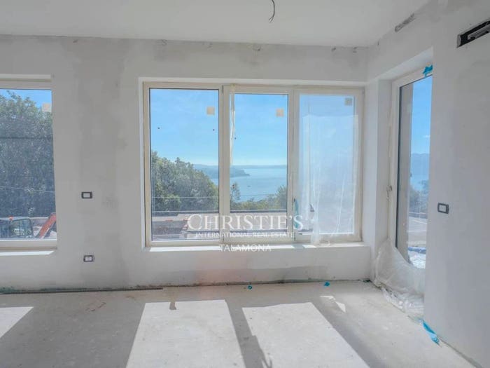 Appartamento trilocale in vendita in Via Scavini, Arizzano