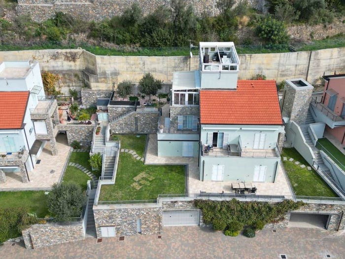 Appartamento quadrilocale in vendita in Regione Due Vie, Collina Centrale Parco Fuor del Vento, Alassio