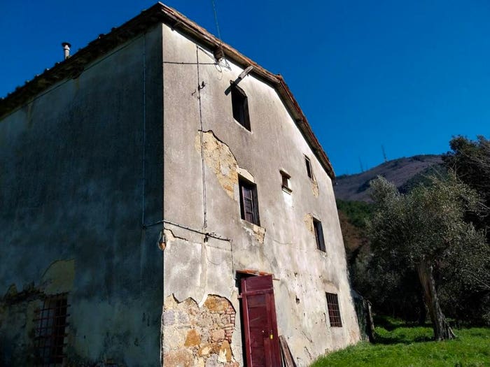Casa con 6 locali in vendita in Calci