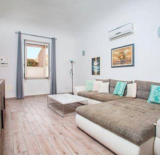 Appartamento trilocale in vendita in Via Maria Teresa, Centro, Santa Teresa Gallura