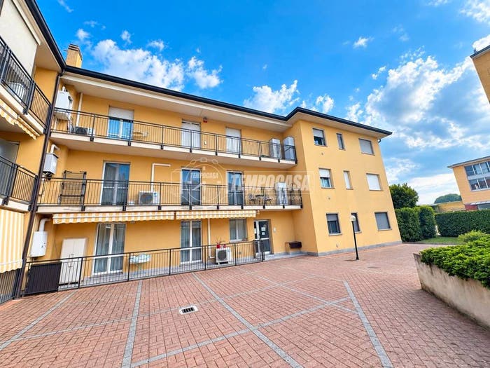 Appartamento quadrilocale in vendita in Via GIUSEPPE PARINI, Rovellasca