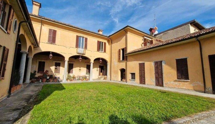 Appartamento in vendita in Via A Volta, Centro, Azzate