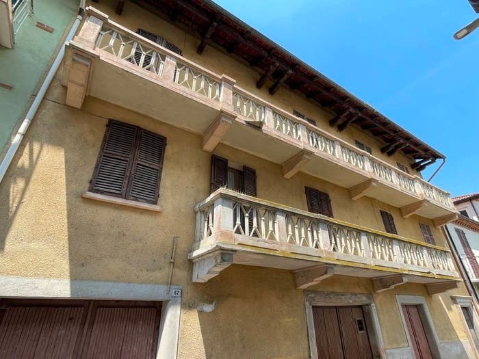 Casa con 6 locali in vendita in Via Vittorio Alfieri, Cortemilia