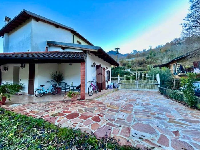 Casa trilocale in vendita in STRADA PROVINCIALE, Rossi, Stellanello