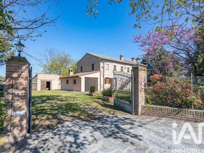 Casa con 6 locali in vendita in Via Pieve D'Orzuolo, Monte San Vito