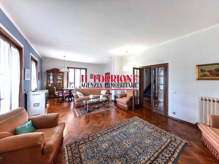 Casa con 6 locali in vendita in Via del Tiro a Segno, Veneri, Pescia