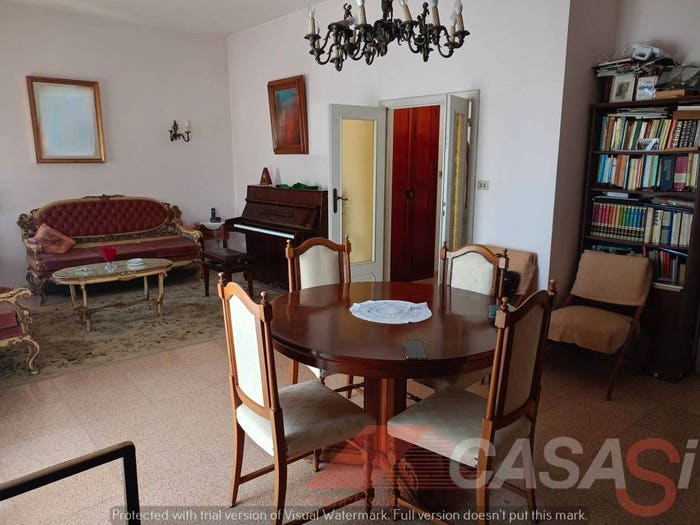Appartamento quadrilocale in vendita in Vico Cesare Battisti, Centro, Poggiardo