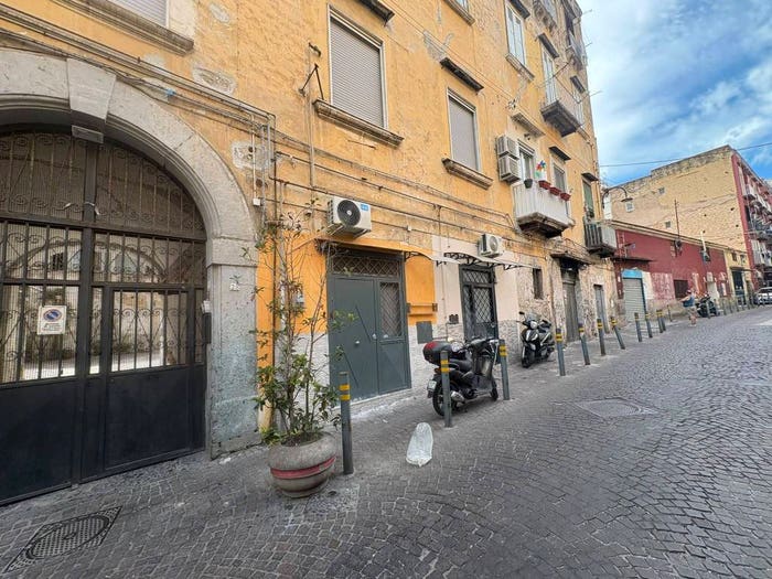 Appartamento trilocale in vendita in Vico delle Nocelle, Piazza Canneto Salvator Rosa, Napoli