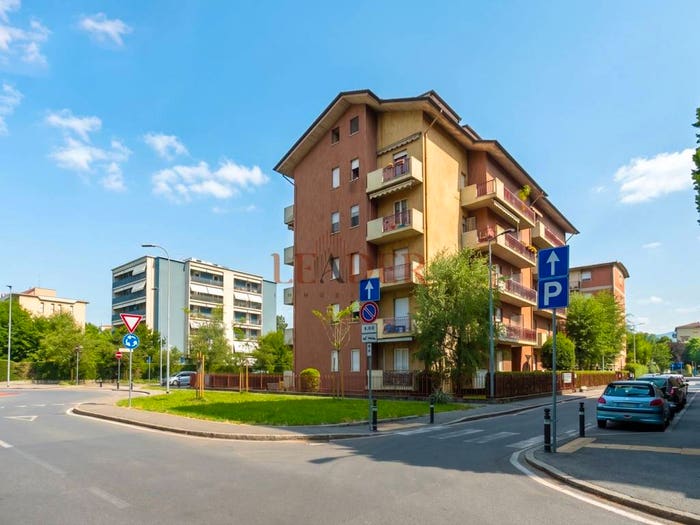 Appartamento trilocale in vendita in Via Amerigo Vespucci, Celadina Boccaleone, Bergamo