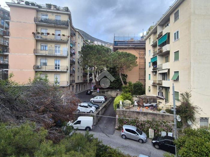 Appartamento con 5 locali in vendita in Via Remigio Zena, Marassi, Genova