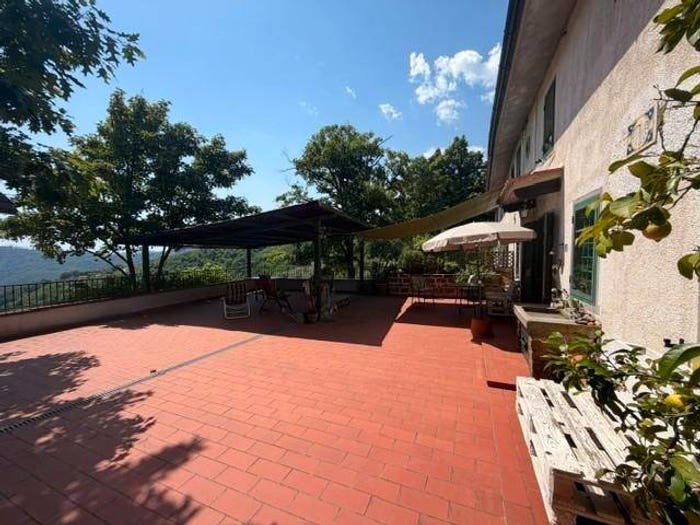 Casa con 6 locali in vendita in Marliana